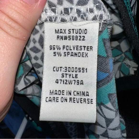 Max Studio Women’s Geometric Black and Green Tunic Style Business Casual Blouse - Picture 5 of 5